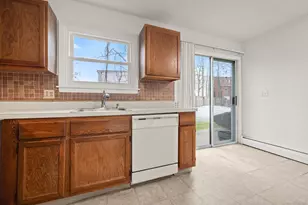 16 Lawton Rd, Manchester, CT 06042 - Photo 11