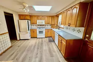 124 Plainfield Dr, Watertown, CT 06779 - Photo 7