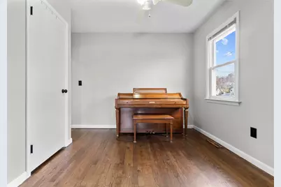 4 Laura Lane, New Haven, CT 06512 - Photo 9