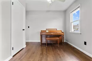 4 Laura Ln, New Haven, CT 06512 - Photo 9