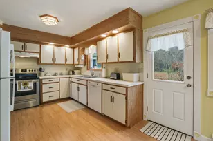 137 Maple Hill Rd, Naugatuck, CT 06770 - Photo 5