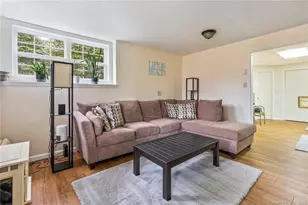 33 Marshfield Rd, East Lyme, CT 06357 - Photo 11