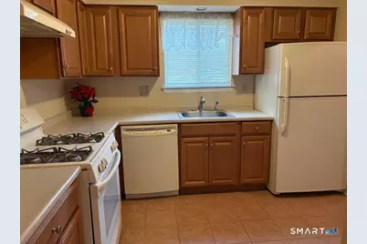 31 Sutton Place #31, Bloomfield, CT 06002 - Photo 5