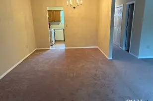 31 Sutton Pl, Bloomfield, CT 06002 - Photo 9