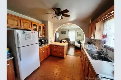 142 Palm Street, Bridgeport, CT 06610 - Photo 5