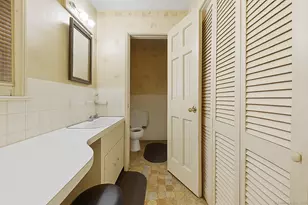 184 Putting Green Rd, Trumbull, CT 06611 - Photo 11