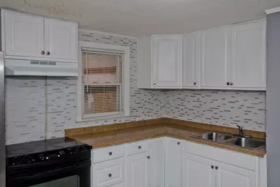 39 Wade Avenue, Bloomfield, CT 06002 - Photo 9