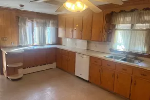 15 Dickerman Ave, Windsor Locks, CT 06096 - Photo 5