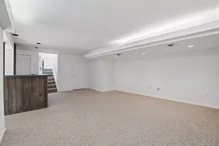 375 Piute Ln, Stratford, CT 06614 - Photo 27