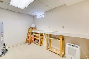 592 Mountain Rd, West Hartford, CT 06117 - Photo 37