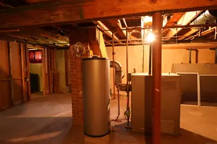 11 Carpet St, Enfield, CT 06082 - Photo 9