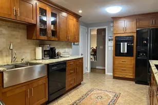 841 Ridge Rd, Wethersfield, CT 06109 - Photo 9