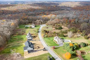 33 Farm View Dr, Norwich, CT 03660 - Photo 7