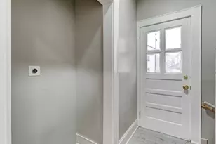 102 Thomaston St, Hartford, CT 06112 - Photo 25