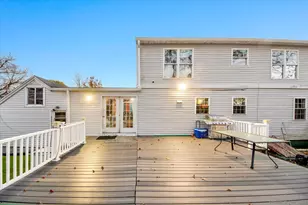 65 Clearview Dr, Bridgeport, CT 06606 - Photo 5