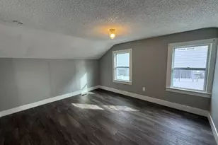 33 Oak St, Derby, CT 06418 - Photo 9