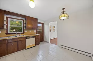 19 Albert Ave, Wethersfield, CT 06109 - Photo 9