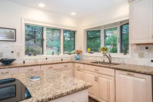 34 Cary Ln, Bloomfield, CT 06002 - Photo 9