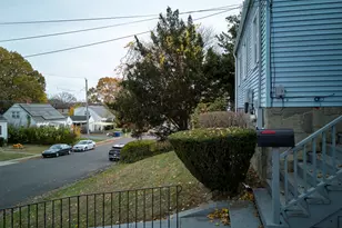 123 Beverly Dr, Bridgeport, CT 06610 - Photo 7