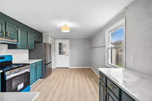 16 Greenway Pl, Meriden, CT 06451 - Photo 11