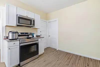 4 Deerfield Avenue, Hartford, CT 06112 - Photo 3