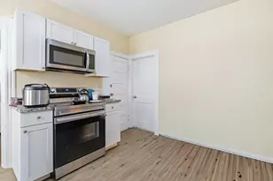 4 Deerfield Ave, Hartford, CT 06112 - Photo 3