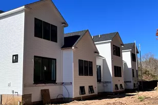 33 Village Cir, Guilford, CT 06437 - Photo 5