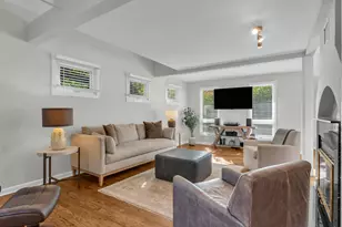 21 Centre Village Dr, Madison, CT 06443 - Photo 5