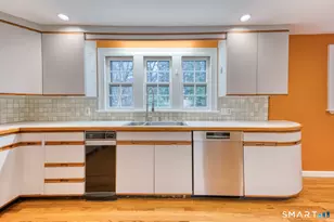 344 N Steele Rd, West Hartford, CT 06117 - Photo 9