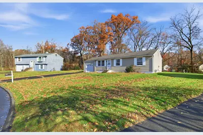 31 Farmstead Circle, Bloomfield, CT 06002 - Photo 5