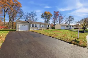 31 Farmstead Cir, Bloomfield, CT 06002 - Photo 3