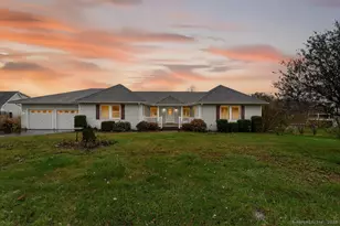 147 N Wawecus Hill Rd, Norwich, CT 06360 - Photo 1