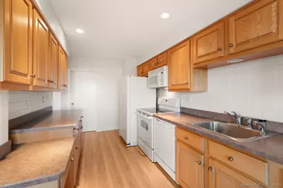 3200 Park Avenue #11E2, Bridgeport, CT 06604 - Photo 11