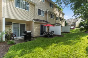 8 Rose Ln, Danbury, CT 06811 - Photo 15