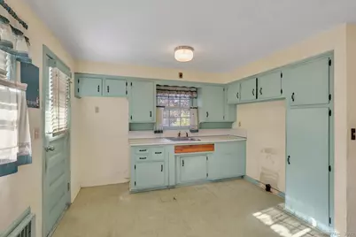 16 Coleman Road, Manchester, CT 06042 - Photo 7