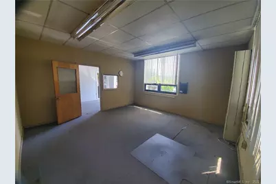 19 Sandscreen Road #Left Side, Avon, CT 06001 - Photo 3