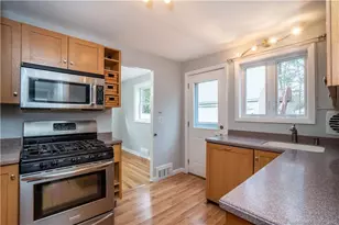 34 John Smith Dr, West Hartford, CT 06107 - Photo 15