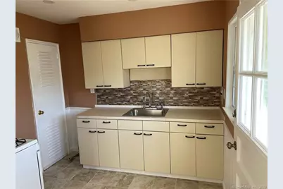 213 Larkin Court, Stratford, CT 06615 - Photo 9