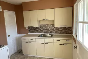 213 Larkin Ct, Stratford, CT 06615 - Photo 9