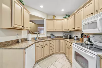 304 Summerfield Gardens #304, Shelton, CT 06484 - Photo 9