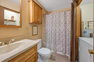 975 Meriden Rd, Waterbury, CT 06705 - Photo 17