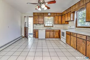 190 Maplewood Ave, Milford, CT 06460 - Photo 11