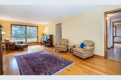 9 Gretel Lane, Simsbury, CT 06070 - Photo 3