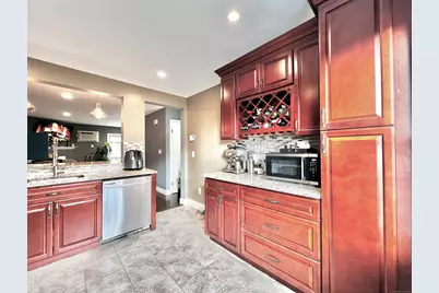 782 Oronoke Road #APT 27, Waterbury, CT 06708 - Photo 9