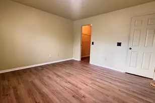 25 Janet Cir, Bridgeport, CT 06606 - Photo 13