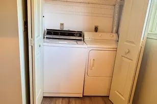 25 Janet Cir, Bridgeport, CT 06606 - Photo 17