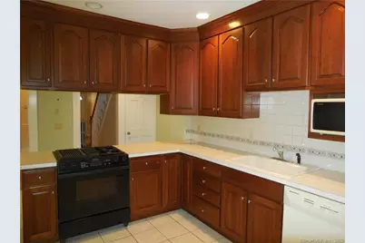 70 Thorpe Street #72, Fairfield, CT 06824 - Photo 3