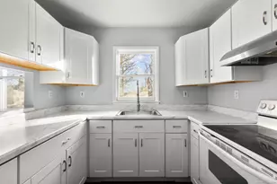 25 Chestnut St, Norwalk, CT 06854 - Photo 7