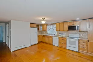 1095 S Grand St, Suffield, CT 06093 - Photo 9