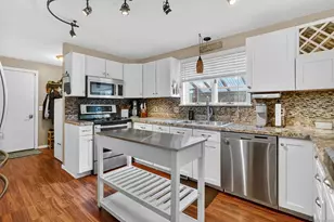 416 Hillcrest Ave, West Springfield, MA 01089 - Photo 9